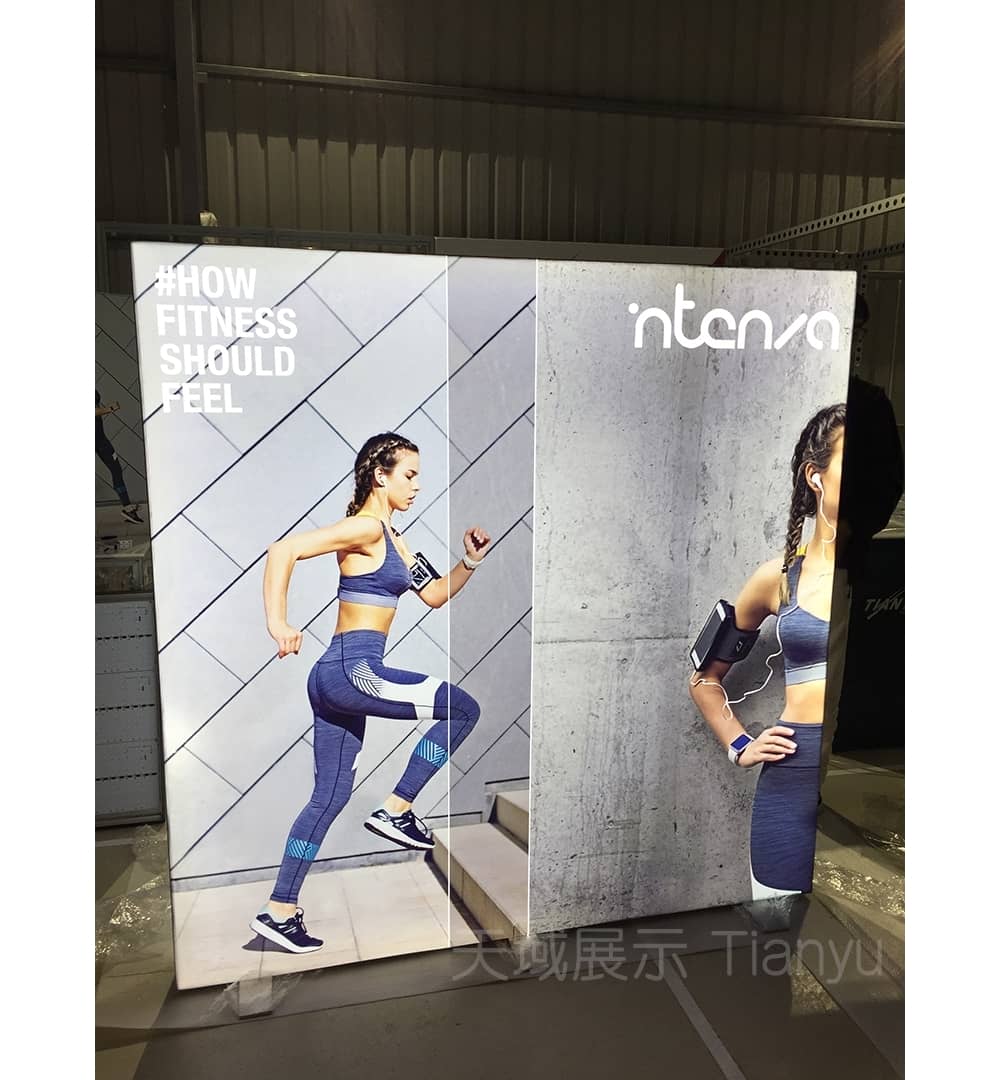 清河國際卡布燈箱