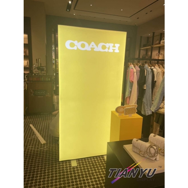 2024卡布燈箱COACH-1.jpg