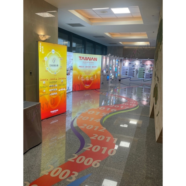 觀光署攜帶式卡布燈箱100X200CM-1.jpg