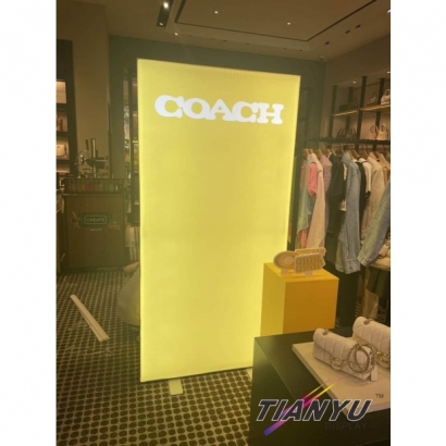 2024卡布燈箱COACH-1.jpg