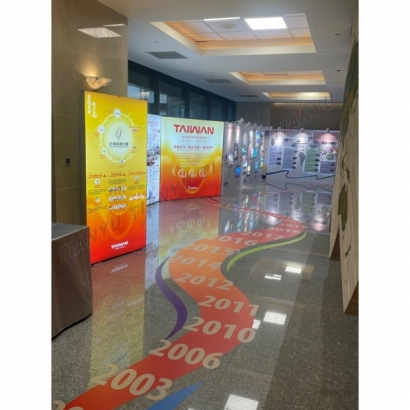 觀光署攜帶式卡布燈箱100X200CM-1.jpg