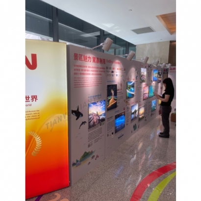 觀光署攜帶式卡布燈箱100X200CM-5.jpg