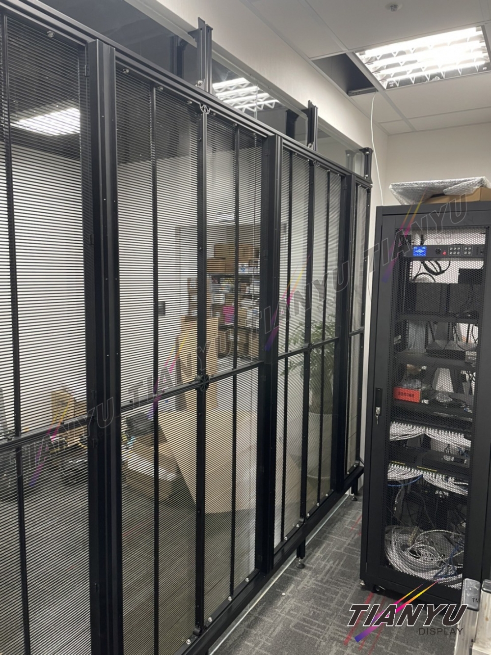 LED透明屏Transparent LED display