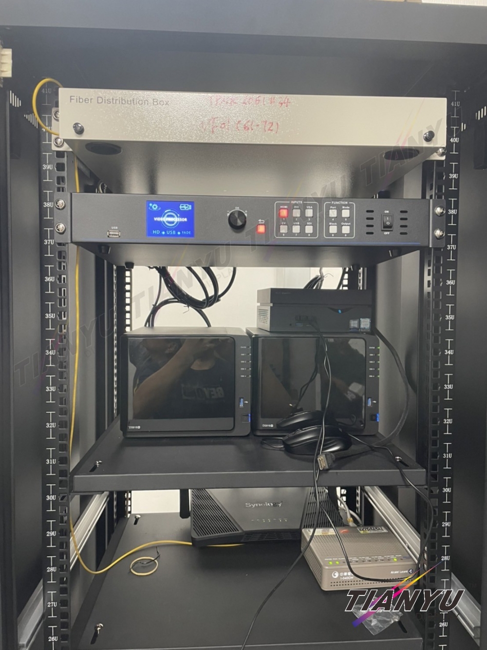 LED透明屏Transparent LED display